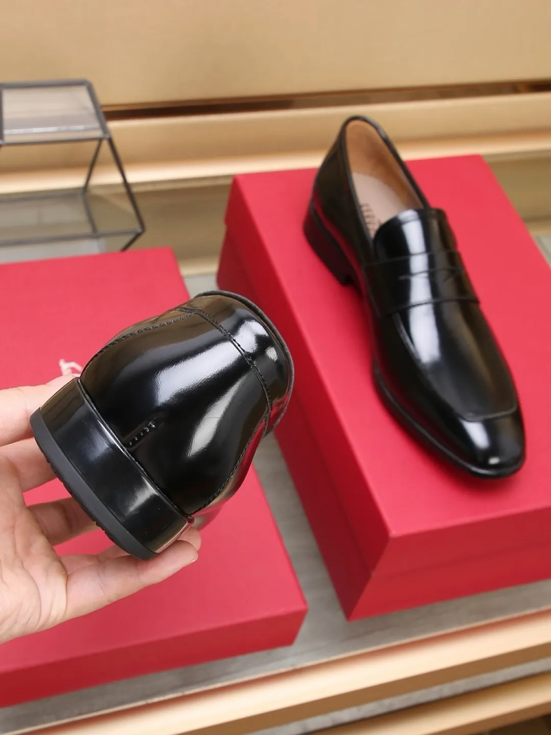 Factory P620💰🔥《Ferragamo》👏Latest•High-end top brand luxury~purchasing agent, top~quality. New fashionable business men's shoes🔜The uppers are made of original open-edge beaded cowhide➕cowhide·lining, with fine workmanship. The original stylish and soft combination wear-resistant and non-slip outsole is light and comfortable on the feet. The real thing looks better in real life. Size: 38/44